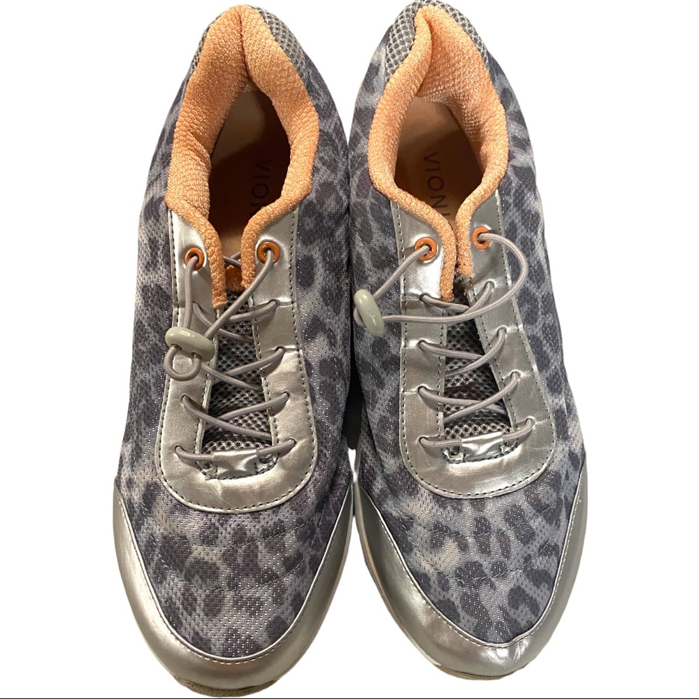 Vionic 11 tennis shoes